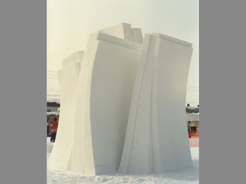 <b><i>Future II</i></b> , 2001,  snow,  ø 350x400x450 cm , Nayaro (Japan)