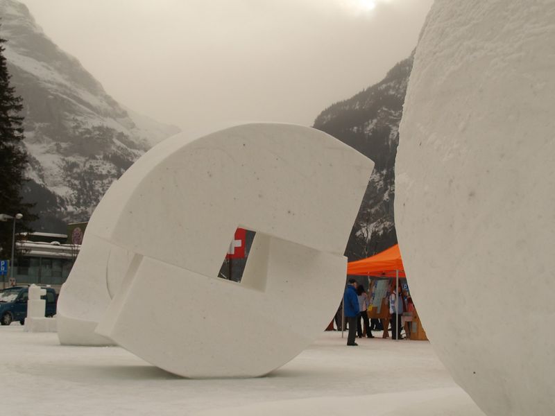 <b><i>Augenblick</i></b>, 2009, snow, 250x350x350, Grindelwald (Switserland)