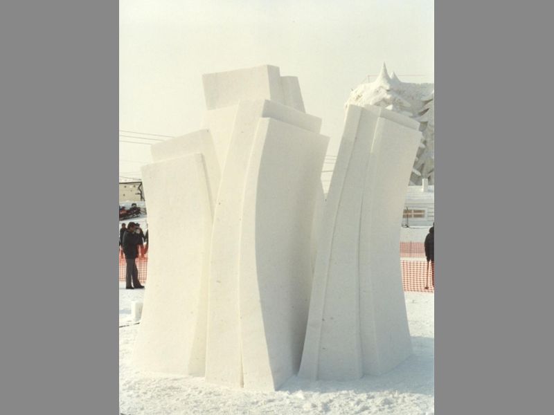 <b><i>Future II</i></b> , 2001,  snow,   350x400x450 cm , Nayaro (Japan)