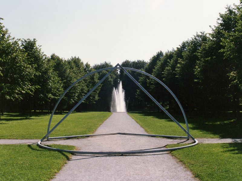 <b><i>zonder titel</i></b>, 1986, gecoat staal,  600 cm , Felison Beeckestijn, Velsen
