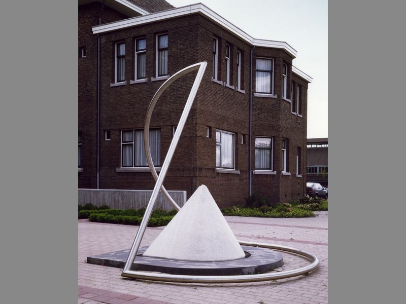<b><i>de Bron</i></b>, 1994,RVS,  300 cm  granito, water  Boskoop